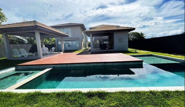 House with pool on the best beach in Itacimirim!