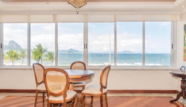 Huge 3 bedroom ocean front for 8 people