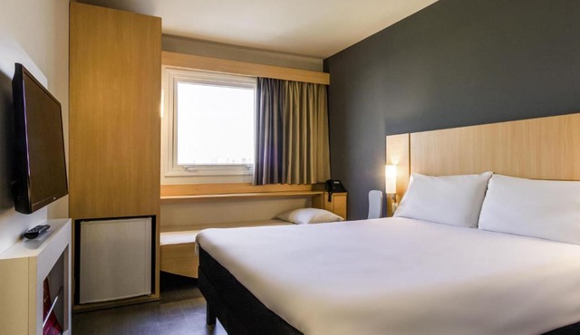 ibis Marilia