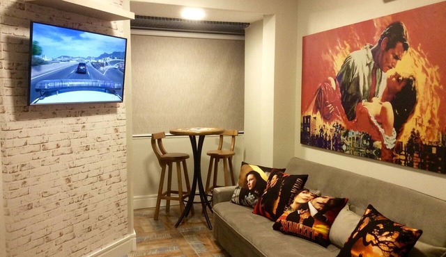 IDEAL FOR FAMILIES AND BUSINESS Central beach, accommodates 4 people. 180 m from the beach