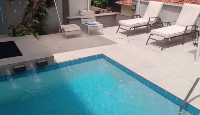 Ideal for groups of 4. Prime location. Pool/Barbecue area.