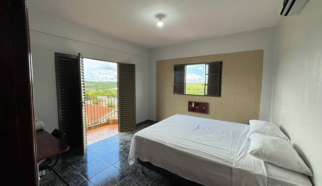 Império Hotel in Caçu