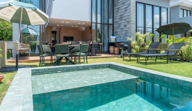 Incrivel casa com piscina, condominio pe na areia
