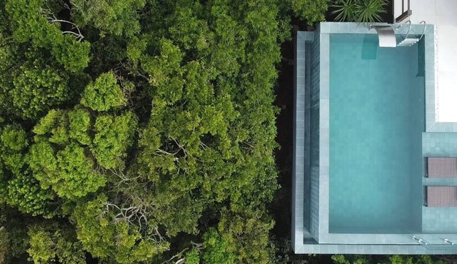 Infinity pool, sauna, and 4 suites in the best neighborhood of Búzios. LUXURY