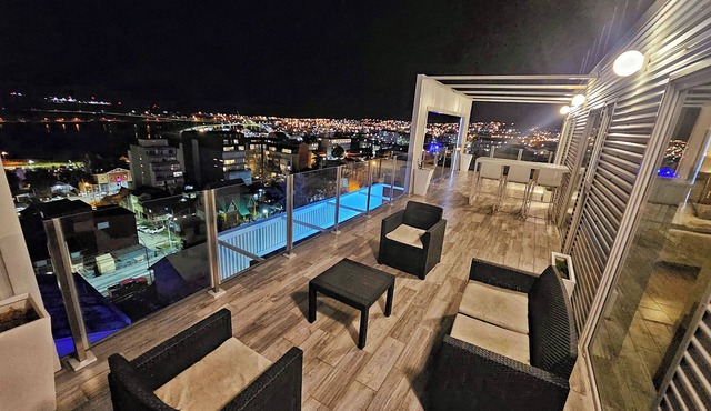 INFINITY SKY DELUXE. In the center of Ushuaia, unique for its panoramic views.