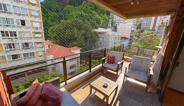 Ipanema: 2 suites and a large balcony. Excellent location, between the beach and the lagoon.