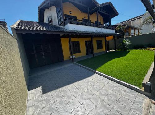 Itapoá Casa Pé na Areia com Piscina, 4 Suítes, Frente Mar, até 15 Pessoas