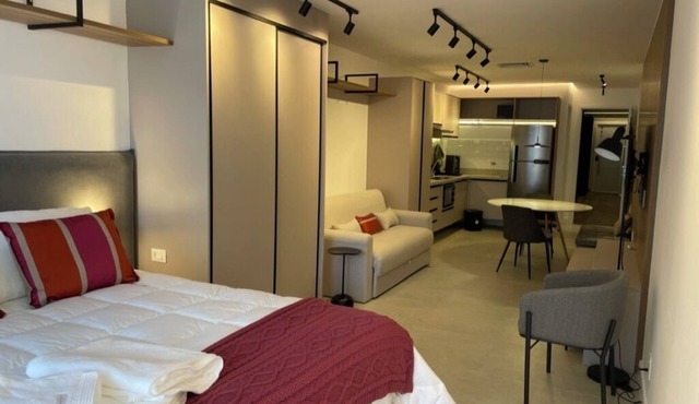 IV Charming studio apartment decorated by an architect in Flamengo with a rooftop pool.