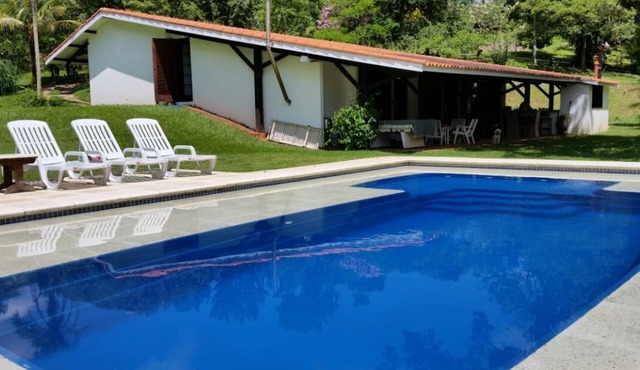 Jacaranda Place 125. 000m2, Headquarters overlooking the Lake, Pool, Court, Orchard