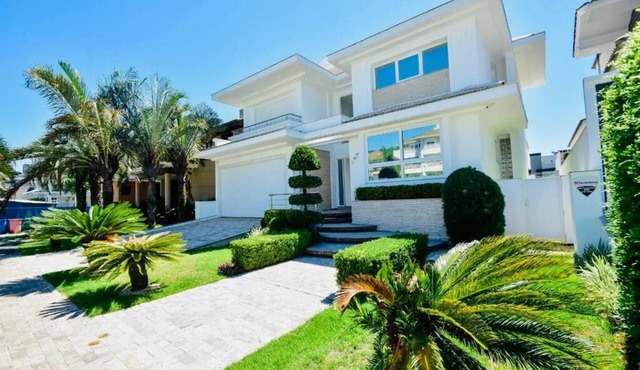 Jurerê Internacional - Mansion 200m from the beach.