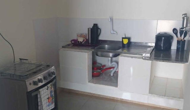 Kitinete Perto da Praia. 100 Reais Diaria. Internet e Fogão e Cama Casal.tv