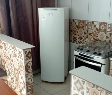 Kitnet 1 mobiliada, quarto, banheiro, cozinha americana