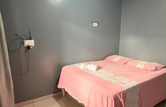 Kitnet em Foz com Wi-Fi, Garagem e Câmeras