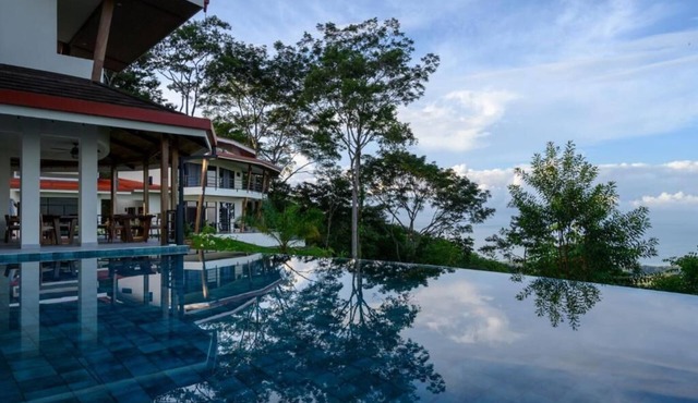 Lapazul Boutique Hotel - Deluxe Queen Room with Two Queen Beds 3