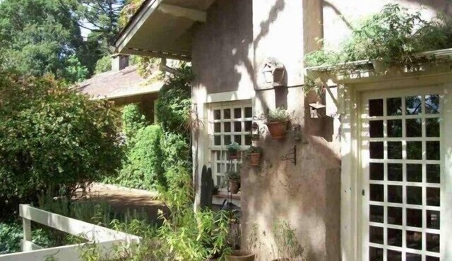 Large and charming house mountains, overlooking the valley and central location