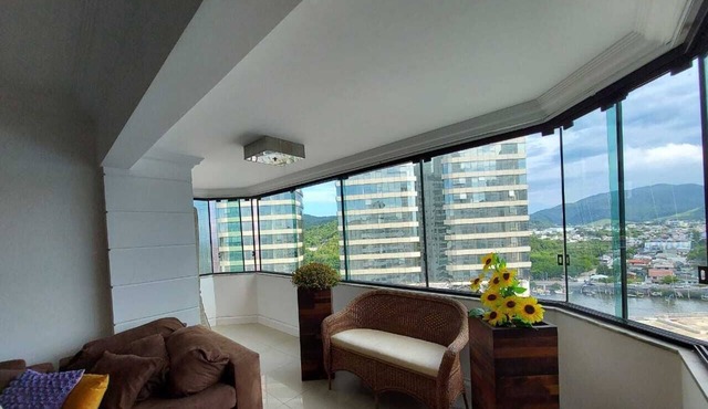 LARGE APARTMENT 1SUI+2Q SEA SQUARE 50m from BALNEÁRIO CAMBORIU BEACH