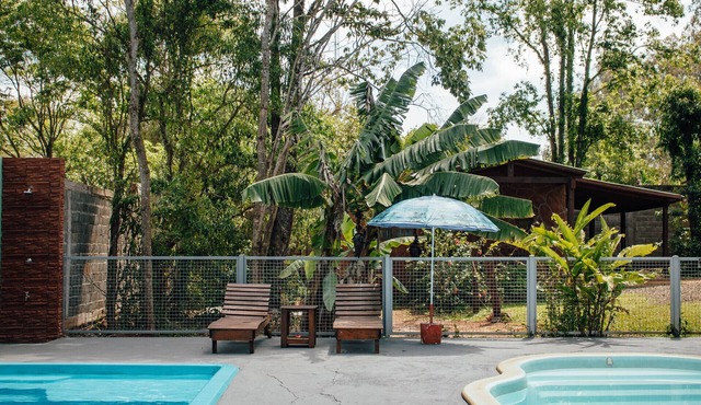 Large cabin with BBQ, pool and beautiful park