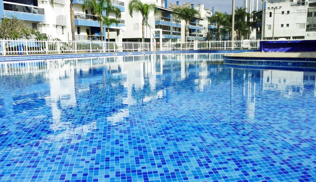 Large penthouse with private pool facing the sea