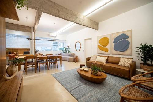 Leblon | 3 BR, 3 min to Beach, Stunning Décor