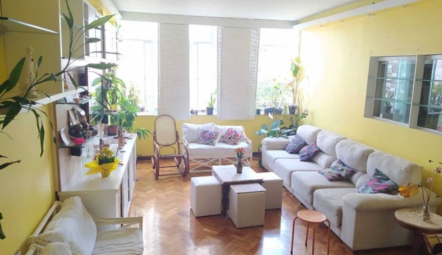 Leblon two blocks from the beach: comfort and safety