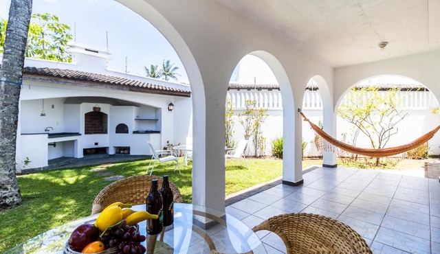 Linda Casa a 50m da Praia com Churrasqueira e Jardim