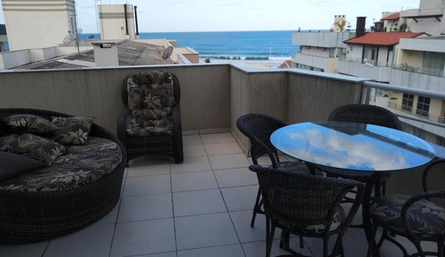 Linda cobertura COMPARTILHADA, vista do mar, a 100 mt- praia de bombas SC