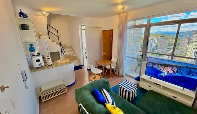 Linda cobertura duplex com varanda no Vila da Serra