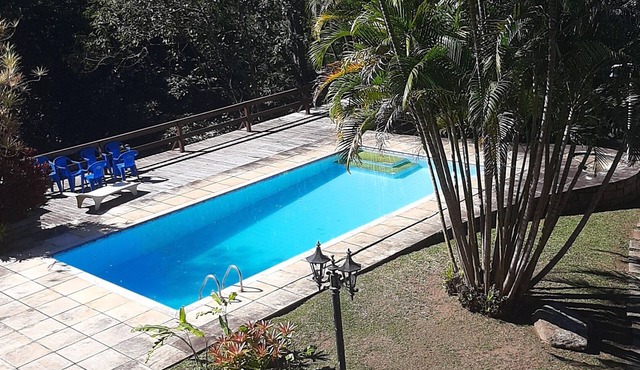 Linda e Aconchegante Casa com 6 Quartos em Meio à Natureza