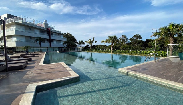Lindo Apto em Condo Clube em Frente ao mar do Campeche