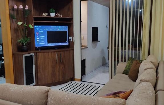 LINDO AP NA RUA 252, NO CORAÇÃO DE MEIA PRAIA
