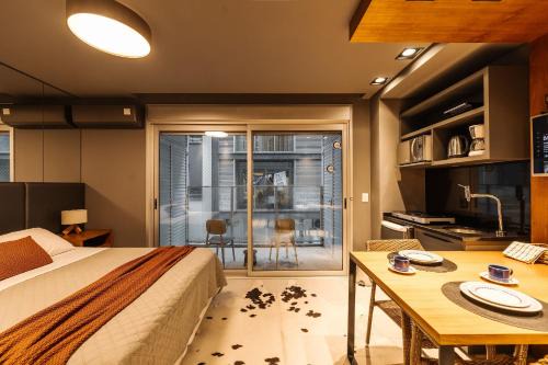 Lindo Studio, Central, Com Garagem e Academia!