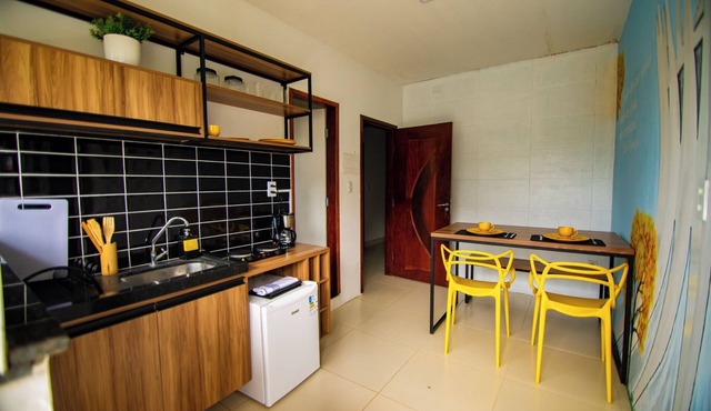 Loft c varanda e pisc bem localizado a 7min do mar