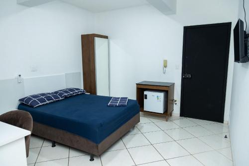 Loft Completo com Smart TV e Frigobar Compacto 08