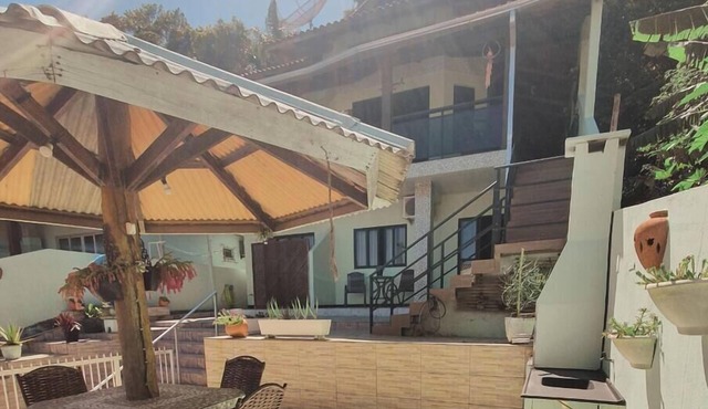 LOW GREEN HOUSE