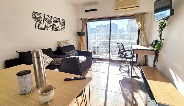 Luminous 1-bedroom apartment with balcony in Buenos Aires with WiFi, AC.