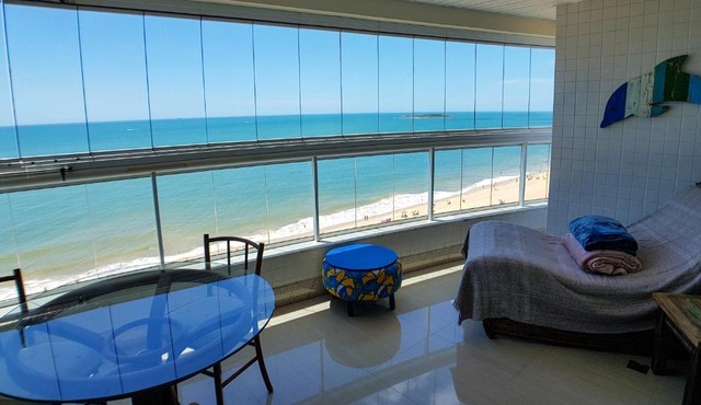 Luxo e conforto na mais bela vista do mar de VV!