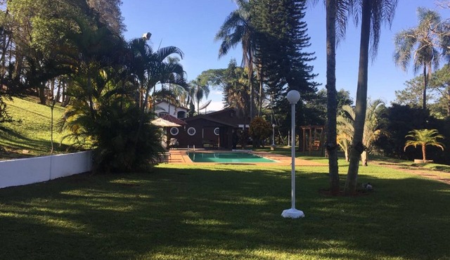 Luxurious country house, 60 MB Wi-Fi - 5 suites, 2 bedrooms, fireplace, swimming pool, barbecue.