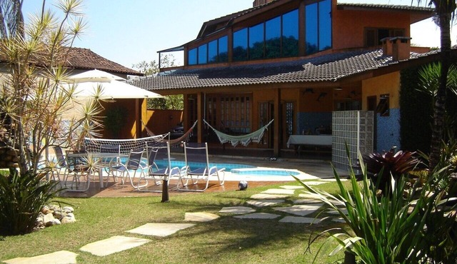 Luxurious House, Closed Cond Costa do Sol Pool, 1 Block from Guaratuba Beach
