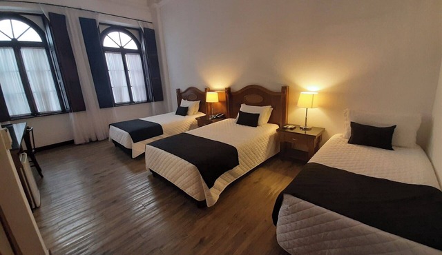Luxurious Refurbished Historic Room with Wi-Fi, Breakfast & Garden Lounge Space