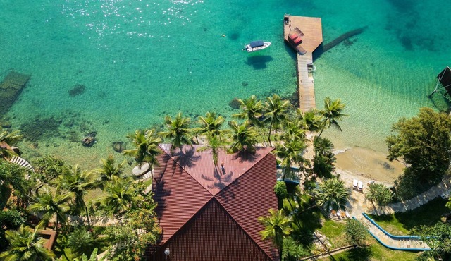 Luxurious tropical villa by the sea - Ang011