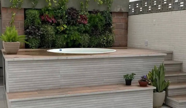 Luxury 3-bedroom apartment (2 suites) with jacuzzi on the beachfront of Praia do Morro.