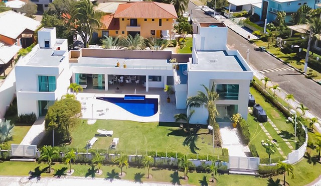 Luxury Beach House, 10 suites, Pool and BBQ