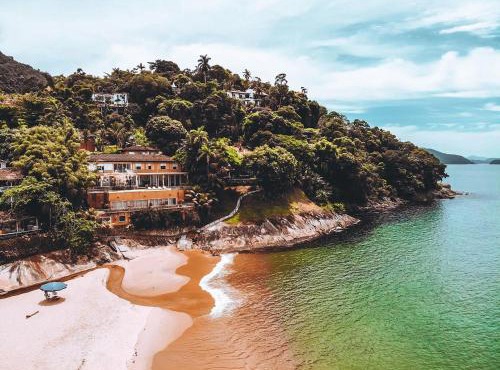 Luxury house on the beachfront in Angra dos Reis