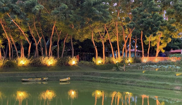 Luxury retreat in São Luís with lake, sports courts and lush nature.