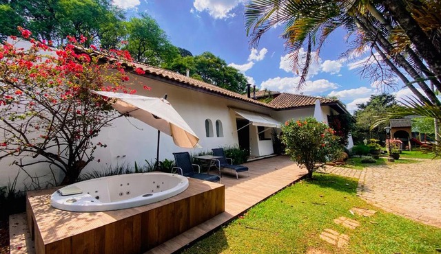 Magnífica casa no coração da Granja Viana