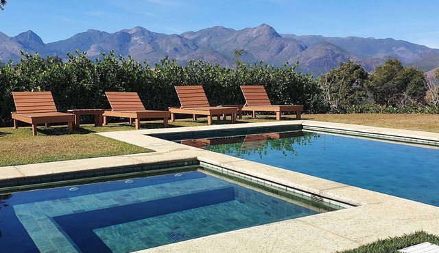 Magnificent views, 3 suites, pool w/heated tub