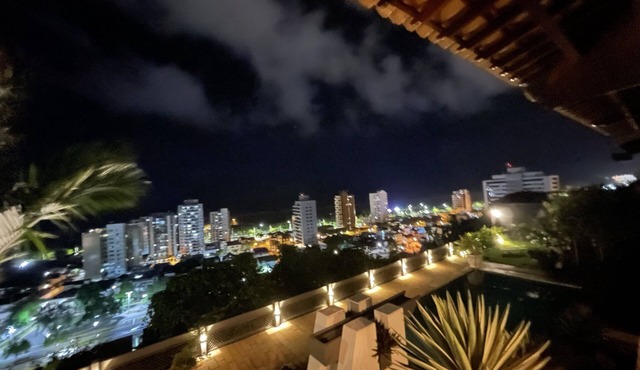 Mansão com Vista 180 Graus Para Mar. 1000m2 de Área