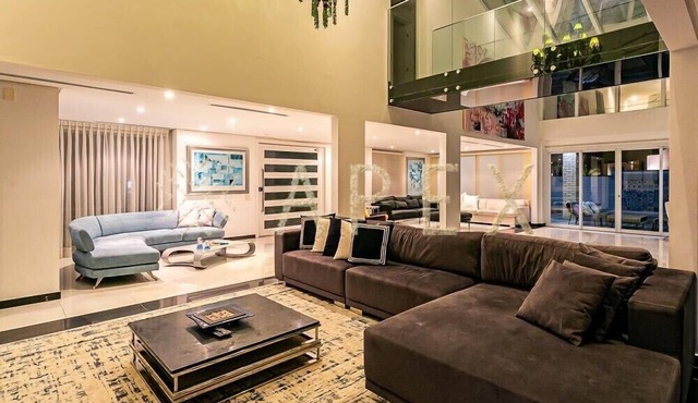 Mansion in Jurere Internacional