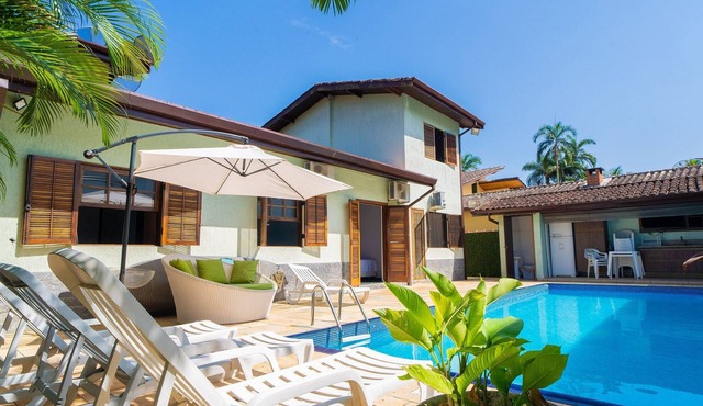 Maravilhosa casa com piscina em Ubatuba