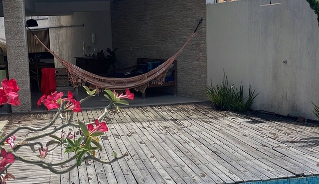 Maravilhosa Casa em Vilas do Atlântico, há 50 mts da Praia, 4 Suites
